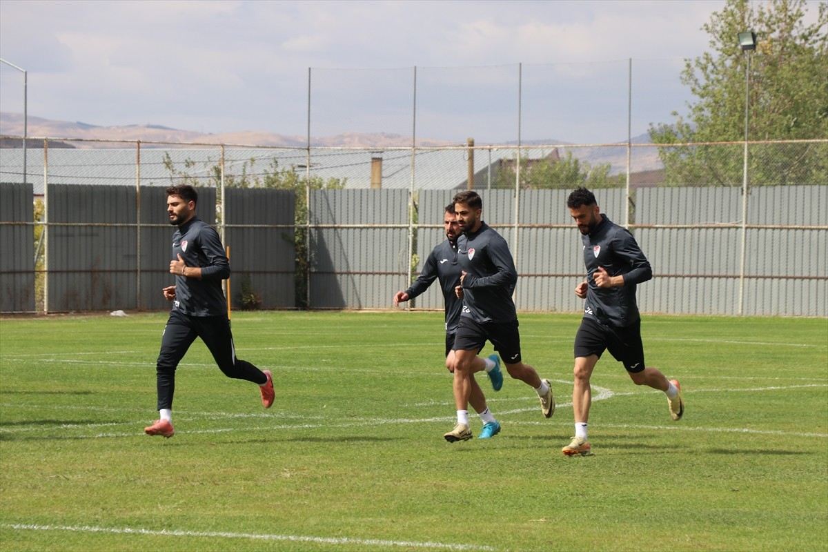 Nesine 2. Lig Kırmızı Grup'ta 5. haftada Giresunspor'u deplasmanda 2-0 yenen Çimentaş Elazığspor...