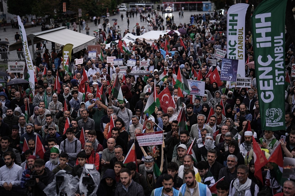 İHH İnsani Yardım Vakfı ile çeşitli sivil toplum kuruluşları, İsrail'in Gazze’deki işgaline ve...