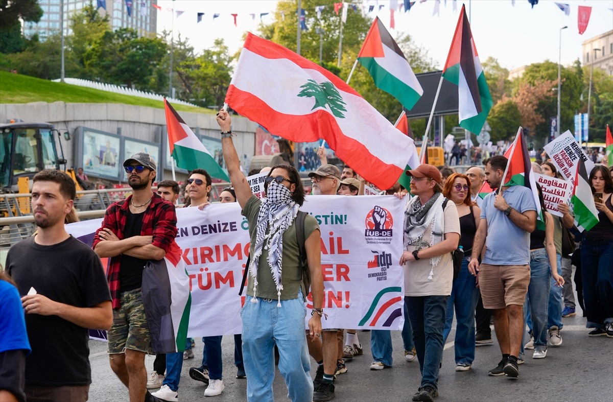 İsrail'in Gazze'ye yönelik saldırılarının birinci yılında Filistin direnişine destek vermek...