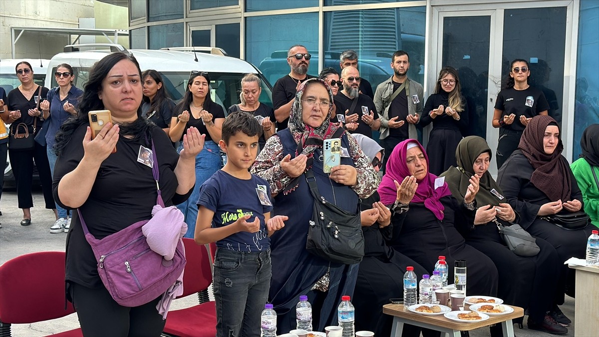 İzmir'in Torbalı ilçesinde kamyonetle çarpışan aracına bakarken bir otomobilin çarpması sonucu...