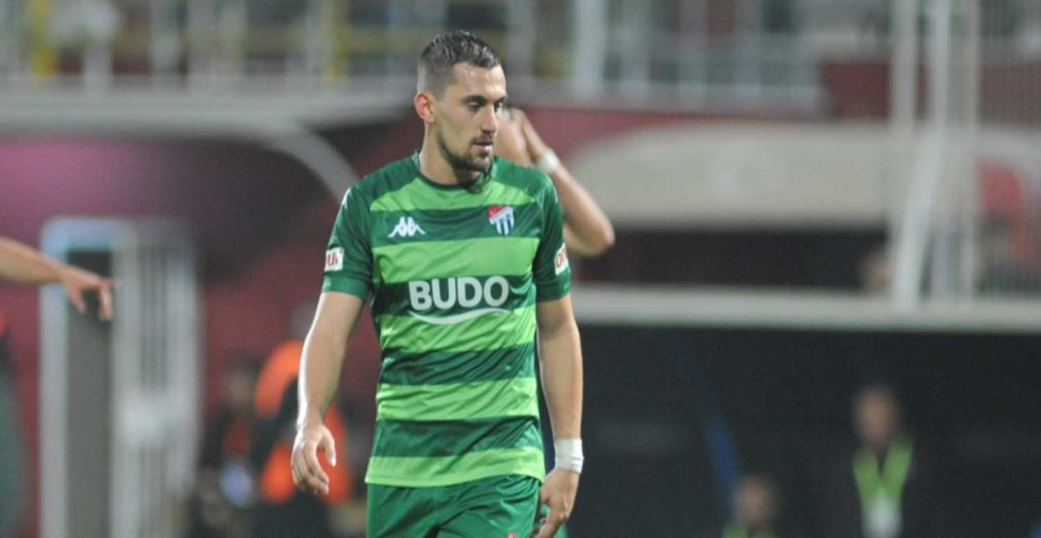 Bursaspor'un kaptanı Burak Altıparmak'a kim yumruk attı
