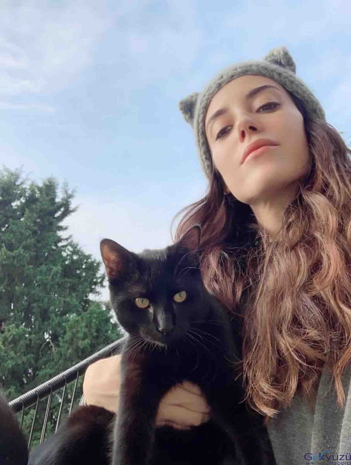 Cansu Dere'den nefes kesen pozlar!