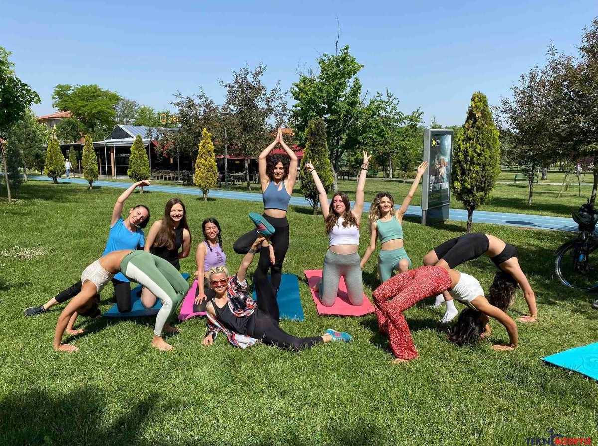 Eskişehir'de yoga yapan kadınlar CİMER'e şikayet edildi