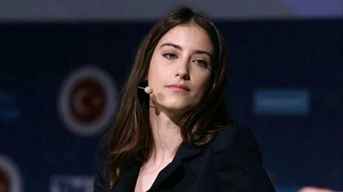 Hazal Kaya Mükremin Gezgin