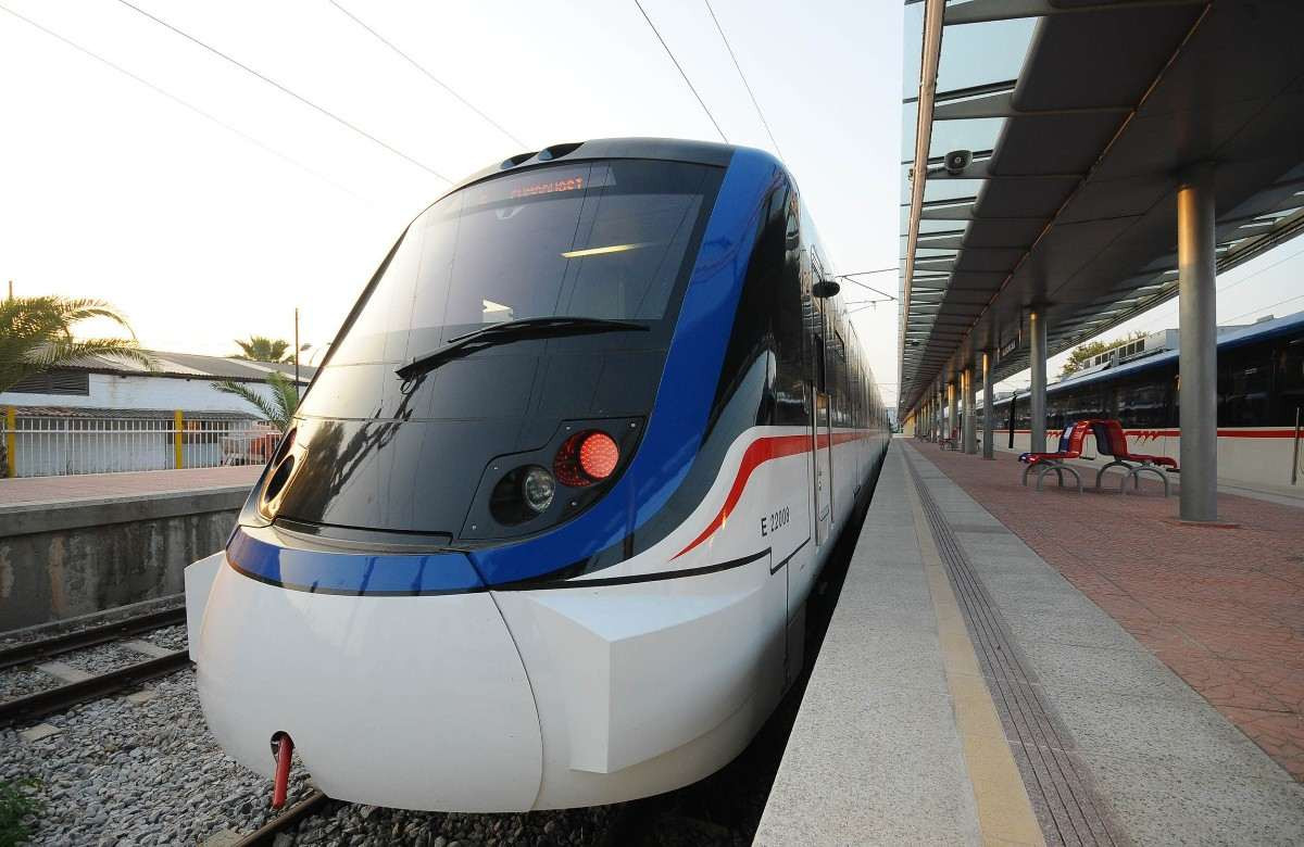 İzmir'de Metro ve İZBAN bedava mı