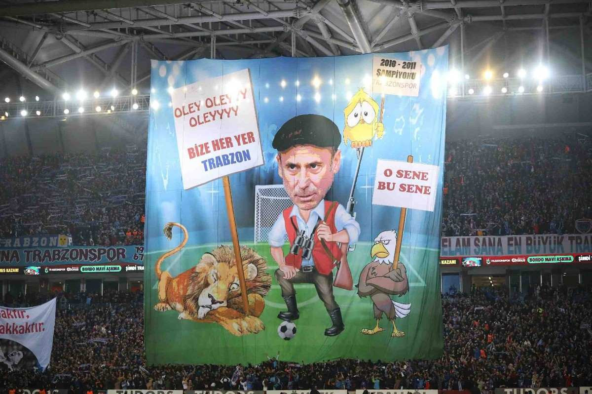 Trabzonspor taraftarlarının açtığı pankart hangisi