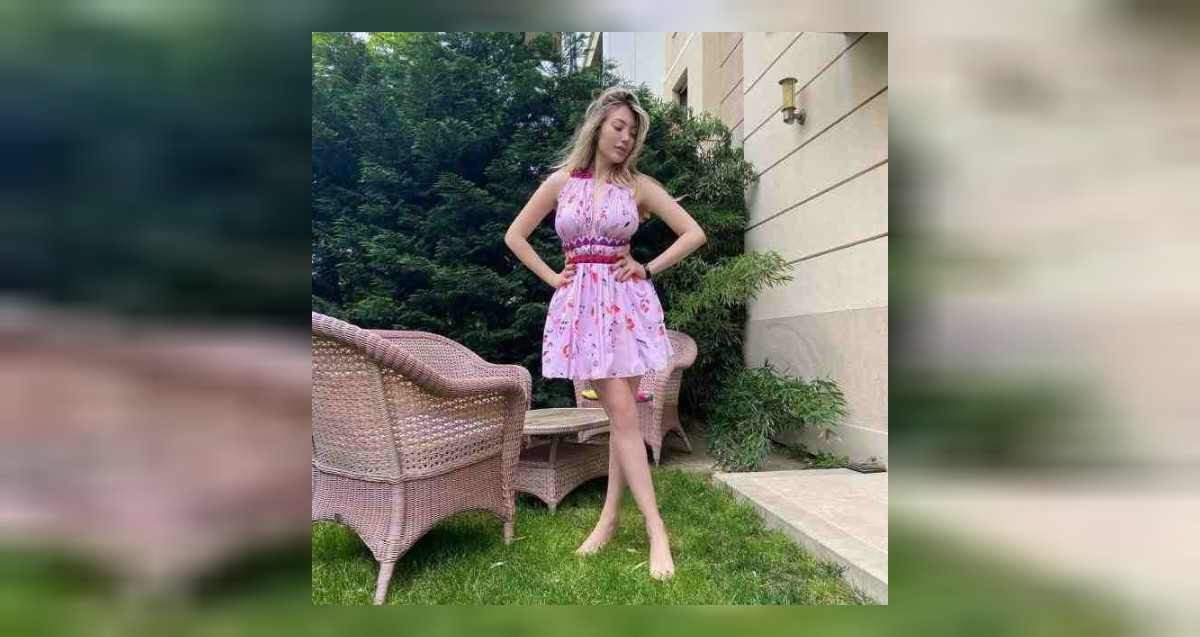 Yasemin Erbil instagram mini elbise pozları