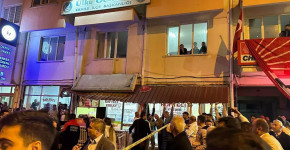 Denizli’deki CHP ilçe binasının balkonu çöktü: 1 kişi hayatını kaybetti!