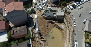 İstanbul Sarıyer’de yolda çökme meydana geldi: Çevredeki evler boşaltıldı