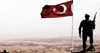 Şerefli Türk askeri Raco'ya Bayrağı Dikti, Ezanı Okudu