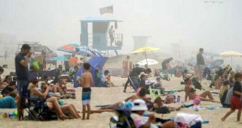 ABD'de Vatandaşlar Önlemleri Dikkate Almıyor! Plaja Akın Ettiler