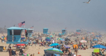 ABD'de Halk, Plajlara Akın Etti