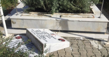 Adana'da İkiz Polis Memurlarının Mezarlarına Hain Saldırı