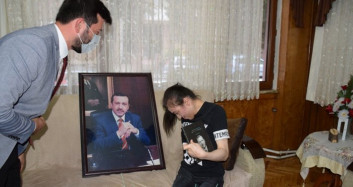 AK Partili Gençler, Cumhurbaşkanı Erdoğan Hayranı Engelli Genci Sevindirdi