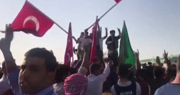 Akçakale'de Halk Tel Abyad'ın Kotrol Altına Alınmasının Ardından Kutlama Yaptı