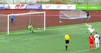 Akrobasi ile Futbolu Birleştiren Penaltı Atışı