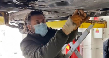 Ankara'da Otomobilin Motor Kısmından Yavru Kediler Çıktı