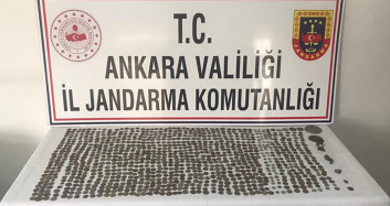 Ankara’da Tarihi Eser Operasyonu: 1016 Sikke, At Heykeli ve Yüzük Ele Geçirildi