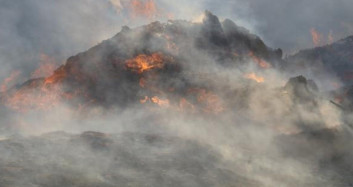 Antalya’da Moloz Yangını Paniğe Neden Oldu! Gökyüzü Dumanla Kaplandı