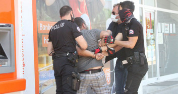 Antalya’da ‘Savcı Akrabam Var’ Diyerek Polislerin Üzerine Yürüdü