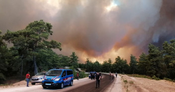 Antalya'daki Yangın Giderek Büyüyor! Karadan ve Havadan Müdahaleler Yapılıyor