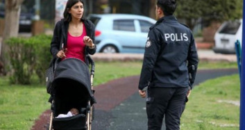 Polis Antalya'da Sokağa Çıkan Vatandaşları Uyardı