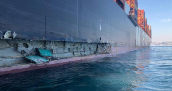Avcılar Ambarlı Limanı'nda Konteyner Gemisi İskeleye Vurdu