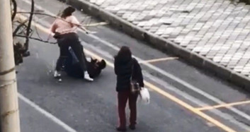 Aydın'da Kadın Terörü! Bıçakla Saldırdı, Yere Yatırıp Dövdü