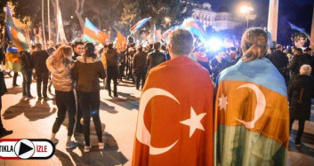 Azerbaycan Karabağ Zaferini Çoşkuyla Karşıladı