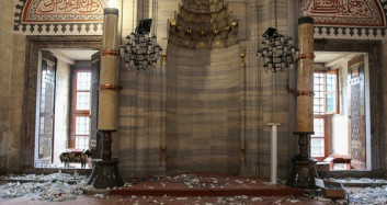 Hollanda'da Camiye Skandal  Saldırı!