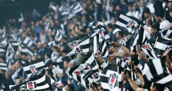 Beşiktaş Taraftarının Takımını Maç Sonunda Karşılaması