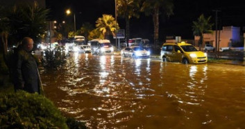 Bodrum'da Sağanak Caddeleri Göle Çevirdi