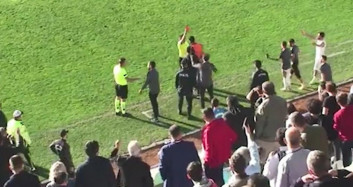 Bölgesel Amatör Lig'de Futbolcu Maçta Hakeme Kafa Attı!