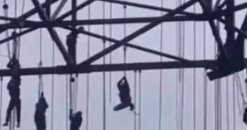 Brezilya’da inşaat iskelesi çökünce işçiler 150 metre yüksekte asılı kaldı!