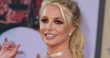 Britney Spears Dans Ederken Ayağını Kırdı