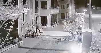 Bursa’da Bisiklet Hırsızlığı Kameralara Yansıdı