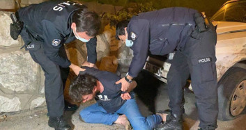 Bursa’da Boş Yolda Kaza Yapan Sürücü Polislere Direndi