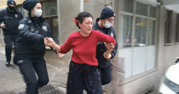 Bursa'da Yine Aynı Kadın Olay Çıkarmaya Devam Ediyor