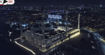 Çamlıca Camii'nde Ramazan'ın İlk Teravih Namazı İçin Ezan Okundu