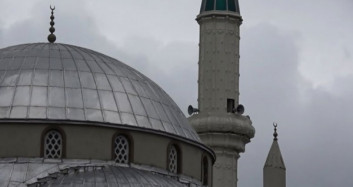 Arnavutköy'de Cami Minaresi Fırtınada Böyle Sallandı 