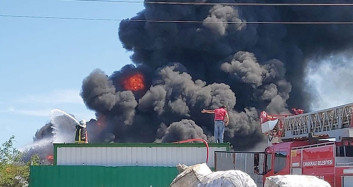 Çanakkale'de Atık Alım Merkezinde Yangın Meydana Geldi