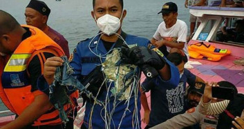 Endonezya'da Denize Düşen Uçaktan İlk Görüntüler