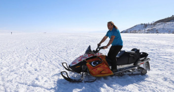 Çıldır'da Buz Üzerinde Kar Motoruyla Heyecanlı Drift