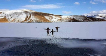 Dondurucu soğukların etkisiyle Demirözü Barajı buz tuttu