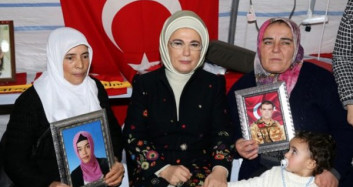 Emine Erdoğan'dan Diayrbakır Annelerine Ziyaret