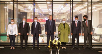 Cumhurbaşkanı Erdoğan, Açılış Törenini Robotla Yaptı