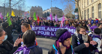 Fransa polisi ‘Dünya Kadınlar Günü’ yürüyüşüne sert müdahale etti!