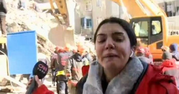 CNN TÜRK Muhabiri Fulya Öztürk Arama Kurtarma Çalışmaları Esnasında Gözyaşlarına Hakim Olamadı