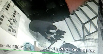 Gaziosmanpaşa'da Ayakkabı Hırsızı Kamerada