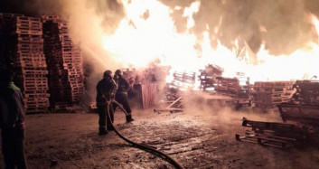 Gebze’de Palet Fabrikasındaki Çıkan Yangın Korkuttu